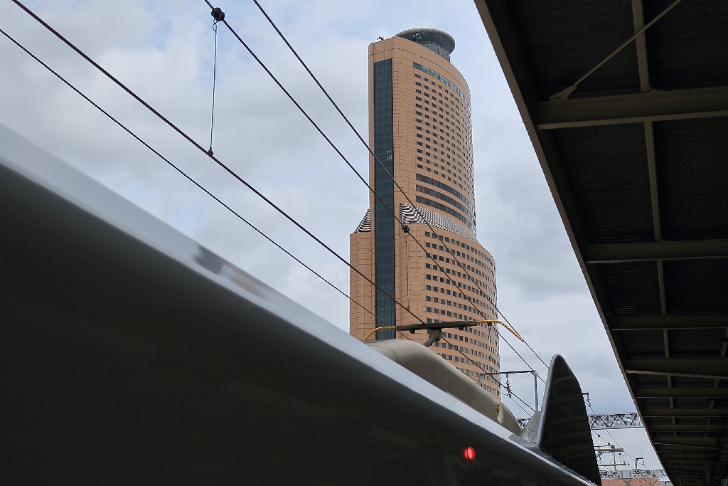 新幹線ホームから見たアクトタワー