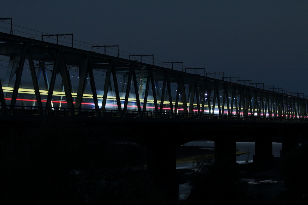新幹線の光跡夜景