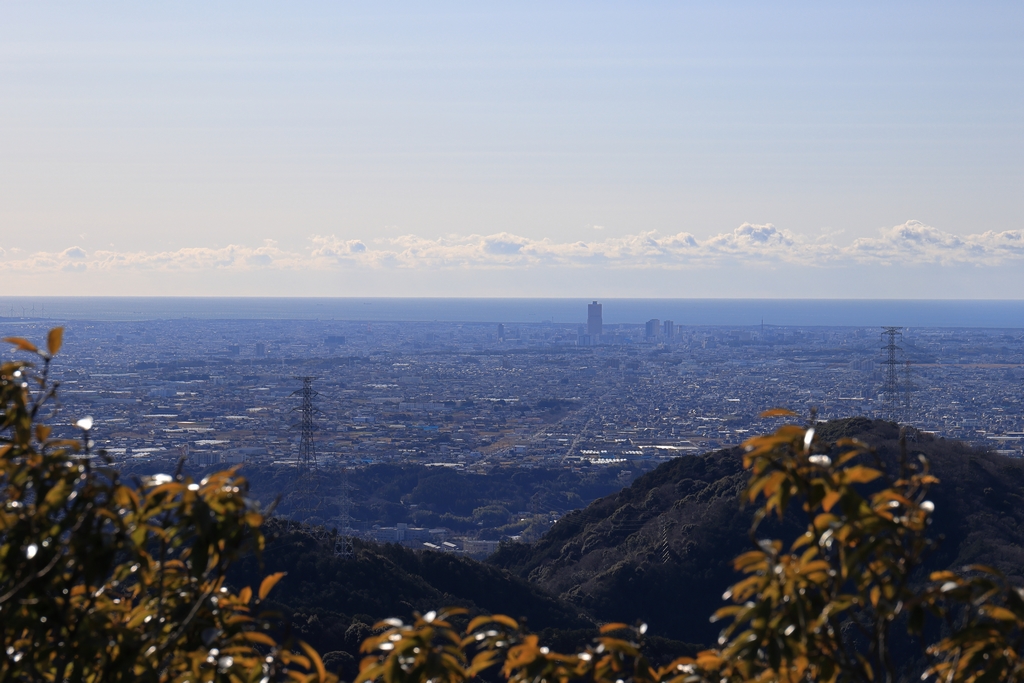 立須の岩峰から望むアクトタワー